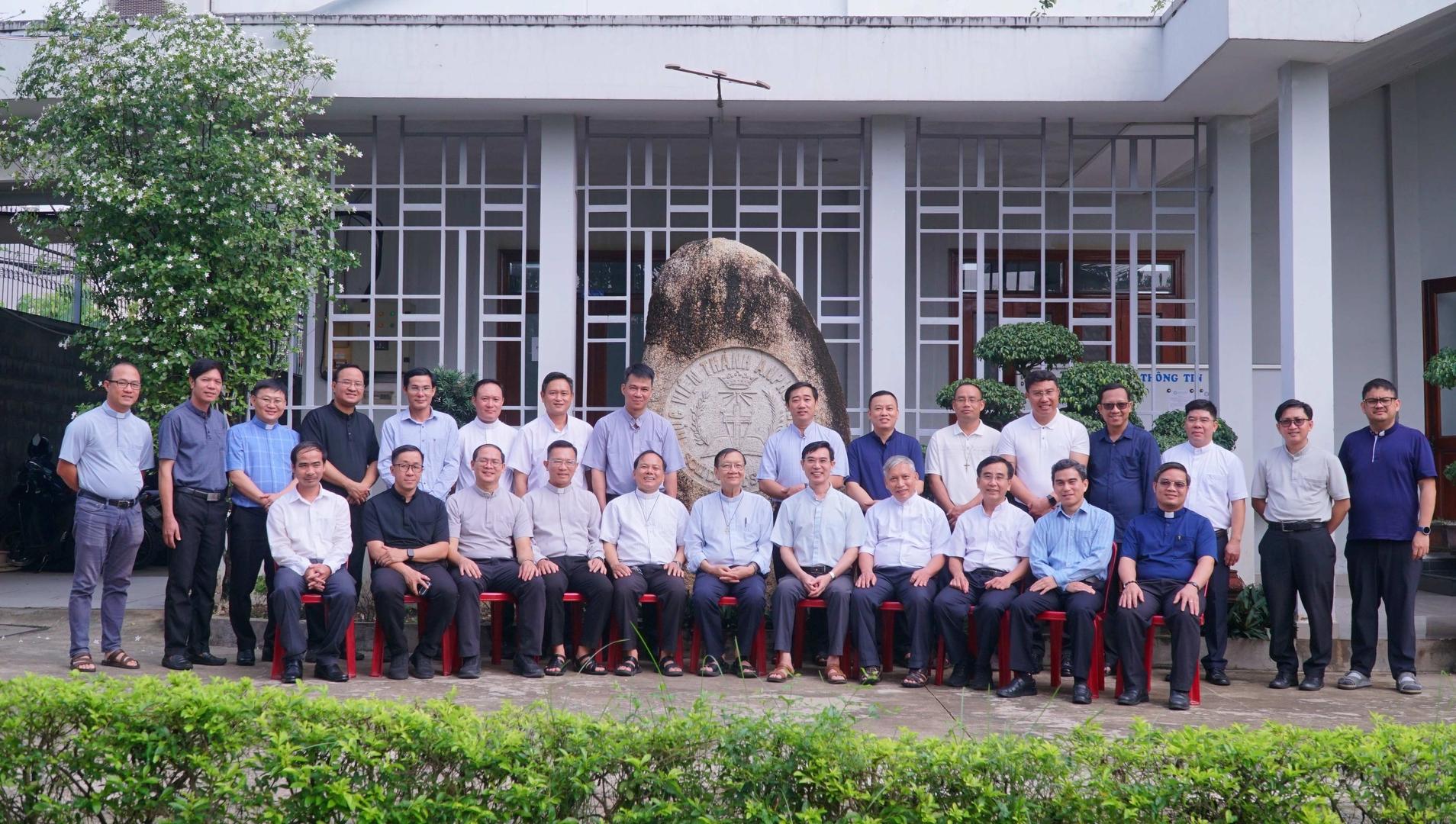 Ban Giám đốc Học viện thánh Anphongsô gặp gỡ các Bề trên Đặc trách